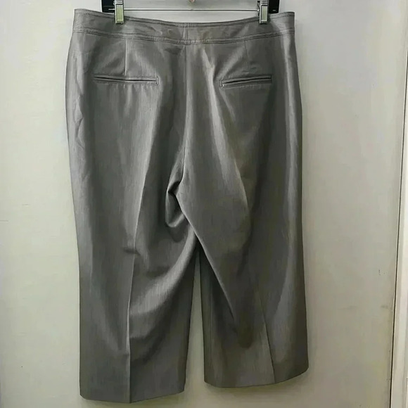 Larry Levine Stretch Capris~Size 14 - Picture 3 of 8